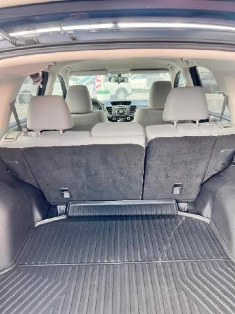 2016 Obsidian Blue Pearl /Beige Honda CR-V SE (2HKRM3H44GH) with an 2.4L I-4 gasoline direct injection engine, located at 4545 Spencer Hwy., Pasadena, 77504, (832) 266-1645, 29.666037, -95.173775 - Photo#6