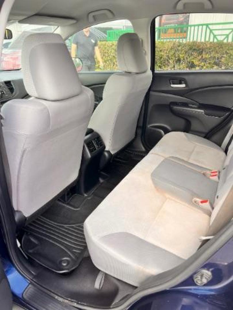 2016 Obsidian Blue Pearl /Beige Honda CR-V SE (2HKRM3H44GH) with an 2.4L I-4 gasoline direct injection engine, located at 4545 Spencer Hwy., Pasadena, 77504, (832) 266-1645, 29.666037, -95.173775 - Photo#7