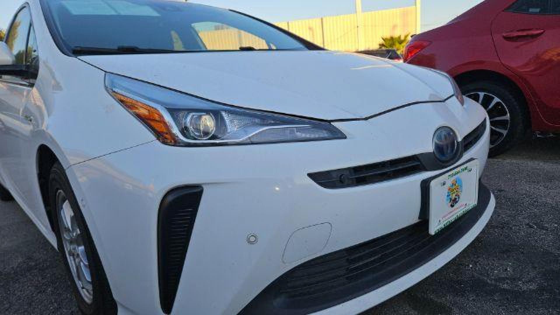 2020 Super White /Moonstone Toyota Prius LE (JTDKARFU1L3) with an 1.8L I-4 DOHC engine, located at 4545 Spencer Hwy., Pasadena, 77504, (832) 266-1645, 29.666037, -95.173775 - Photo#5