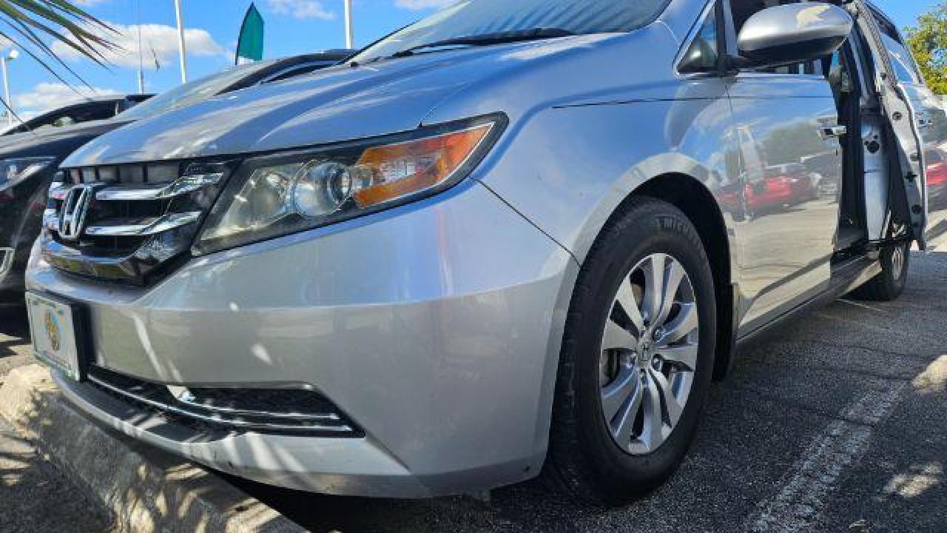 2019 Billet Silver Metallic Clearcoat /Black/Black/Black Chrysler Pacifica Touring Plus (2C4RC1FG3KR) with an 3.6L V-6 DOHC engine, located at 4545 Spencer Hwy., Pasadena, 77504, (832) 266-1645, 29.666037, -95.173775 - Photo#2