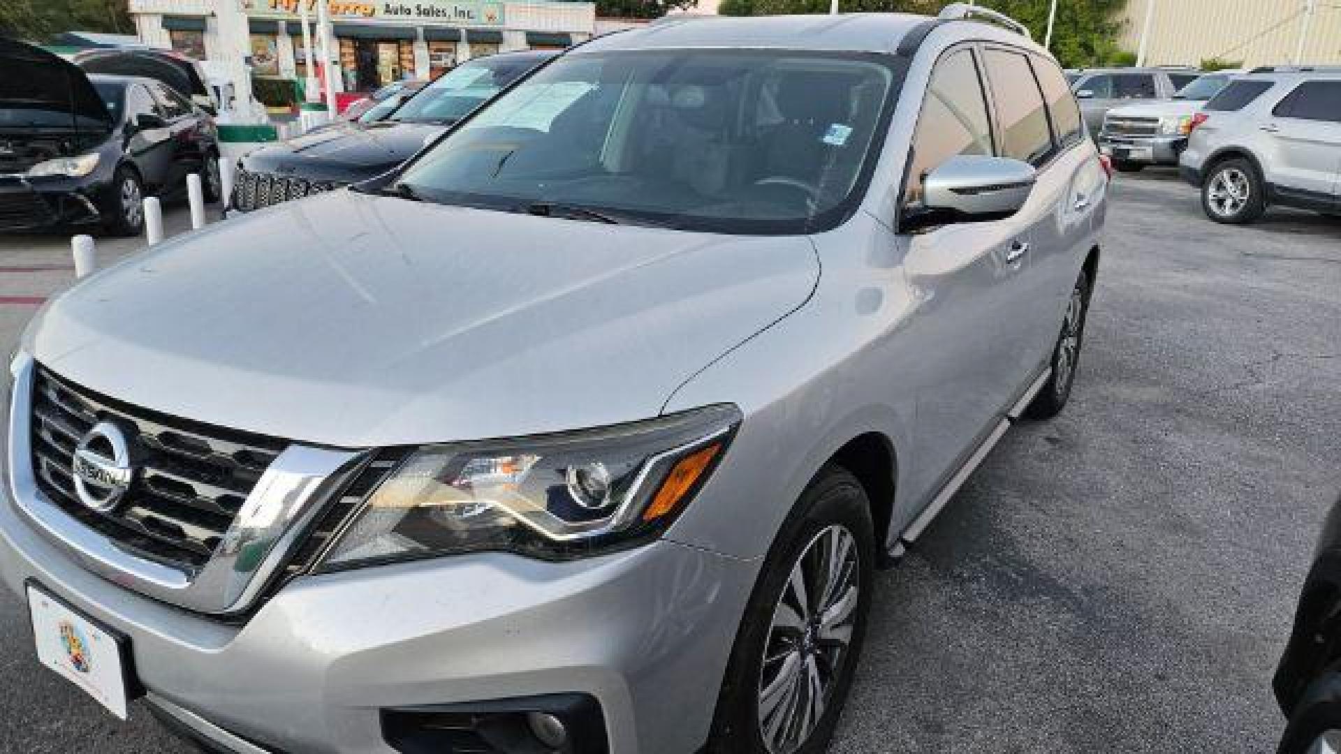 2019 Gun Metallic /Charcoal Nissan Pathfinder SV (5N1DR2MN7KC) with an 3.5L V-6 gasoline direct injection engine, located at 4545 Spencer Hwy., Pasadena, 77504, (832) 266-1645, 29.666037, -95.173775 - Photo#3
