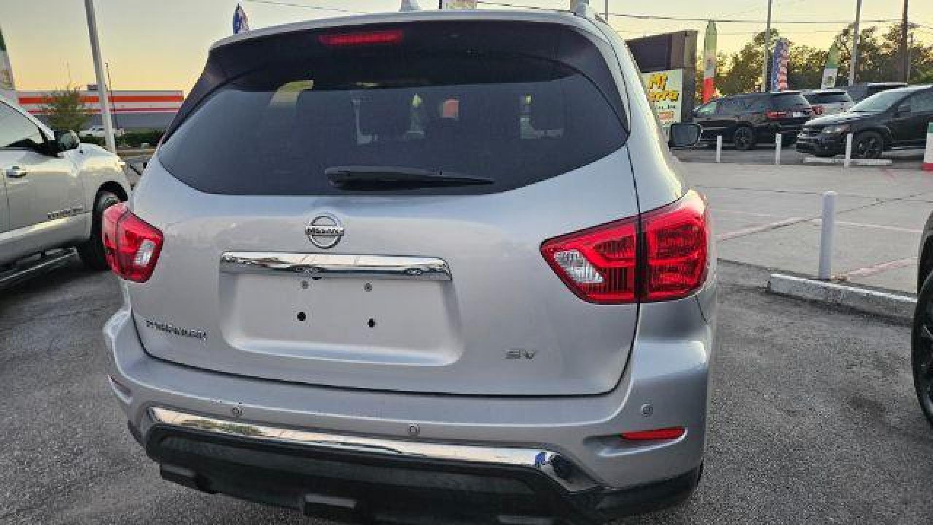 2019 Gun Metallic /Charcoal Nissan Pathfinder SV (5N1DR2MN7KC) with an 3.5L V-6 gasoline direct injection engine, located at 4545 Spencer Hwy., Pasadena, 77504, (832) 266-1645, 29.666037, -95.173775 - Photo#4