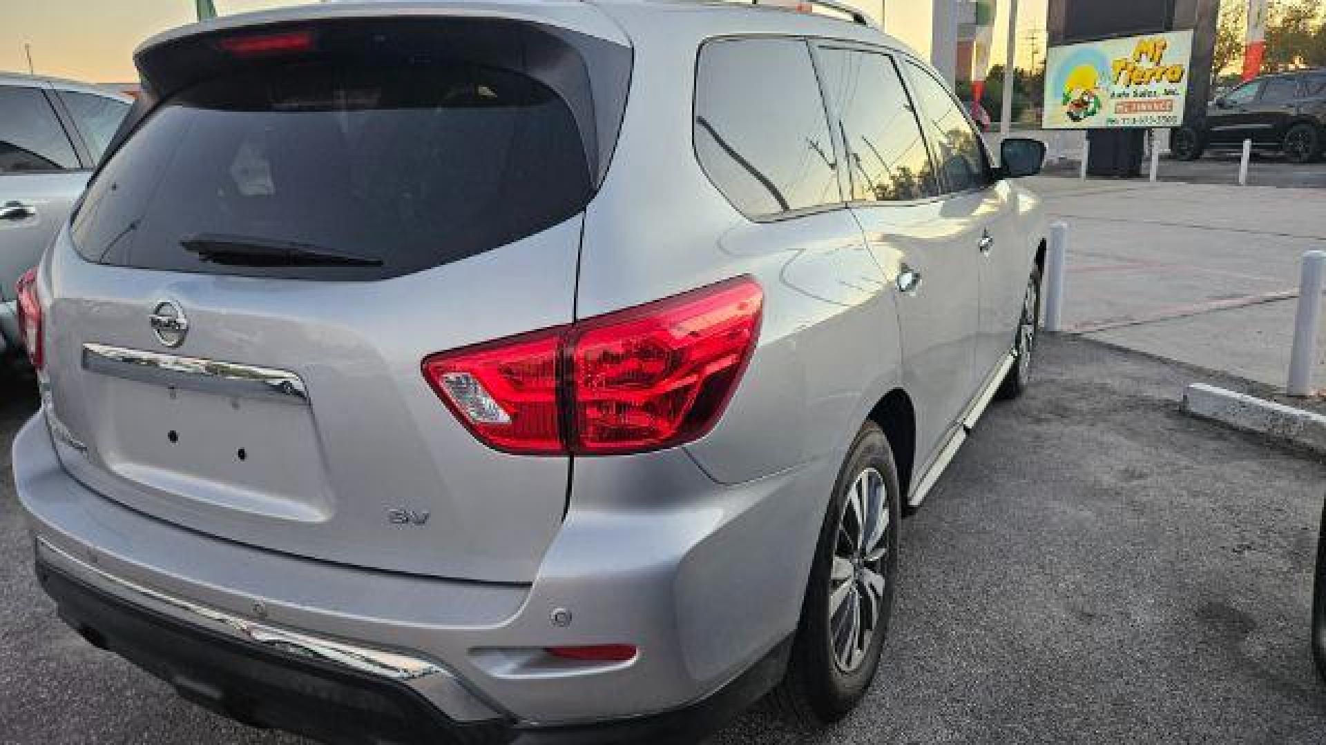 2019 Gun Metallic /Charcoal Nissan Pathfinder SV (5N1DR2MN7KC) with an 3.5L V-6 gasoline direct injection engine, located at 4545 Spencer Hwy., Pasadena, 77504, (832) 266-1645, 29.666037, -95.173775 - Photo#5