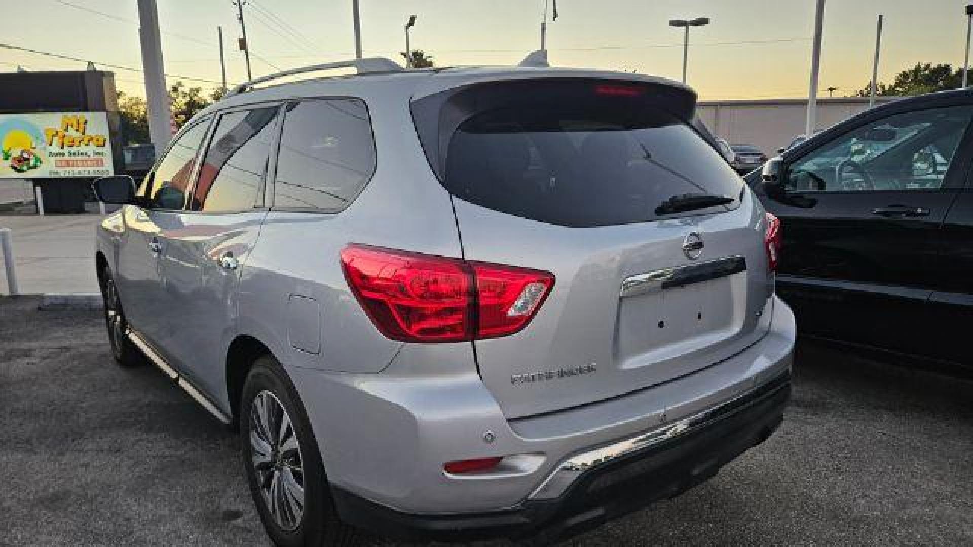2019 Gun Metallic /Charcoal Nissan Pathfinder SV (5N1DR2MN7KC) with an 3.5L V-6 gasoline direct injection engine, located at 4545 Spencer Hwy., Pasadena, 77504, (832) 266-1645, 29.666037, -95.173775 - Photo#6