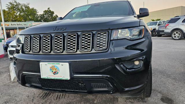 photo of 2018 Jeep Grand Cherokee Altitude 4x2