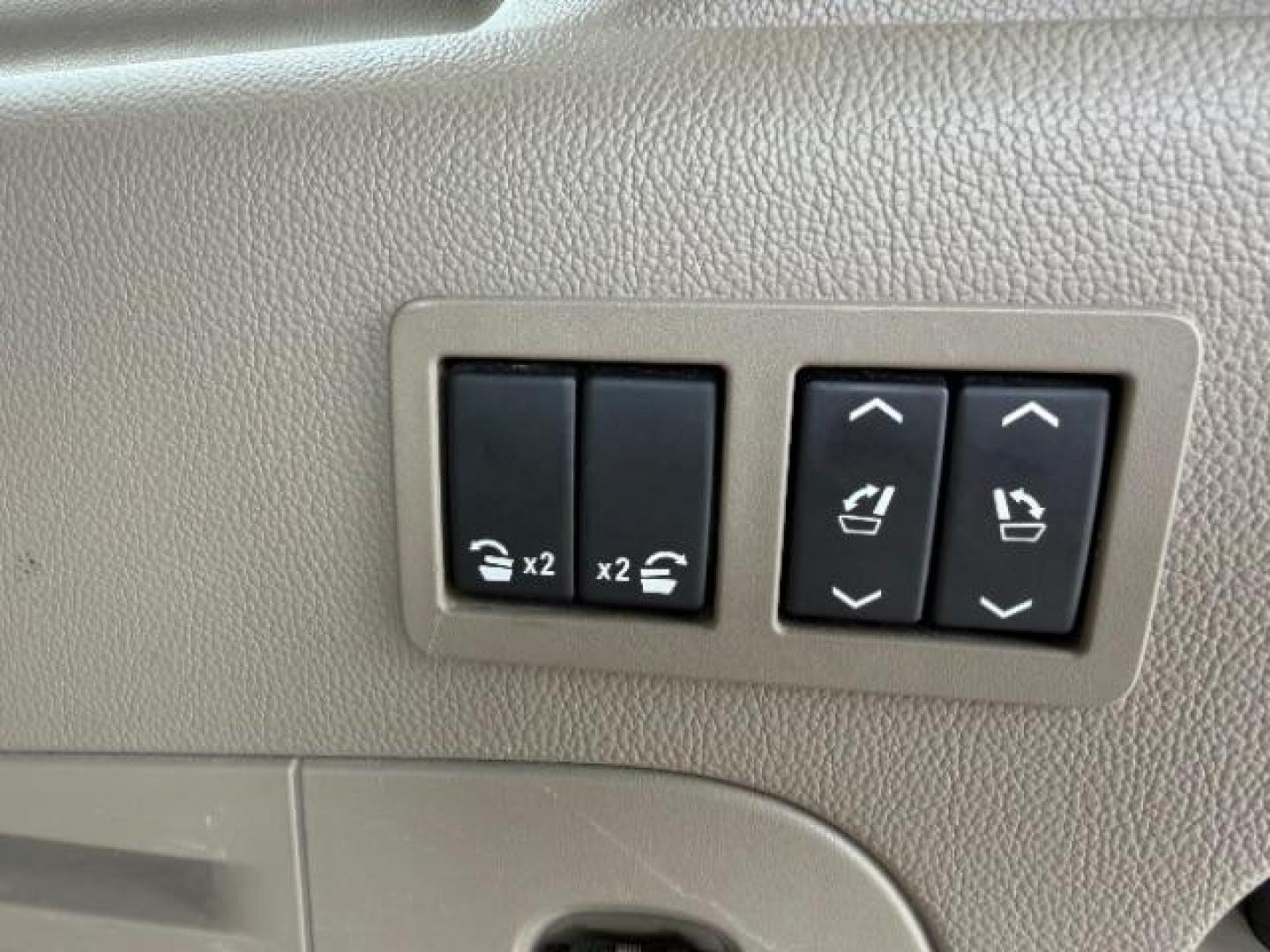 2015 GMC Yukon XL 1500 SLT (1GKS1HKC1FR) with an EcoTec3 5.3L V-8 gasoline direct injection engine, located at 4545 Spencer Hwy., Pasadena, 77504, (832) 266-1645, 29.666037, -95.173775 - Photo#13