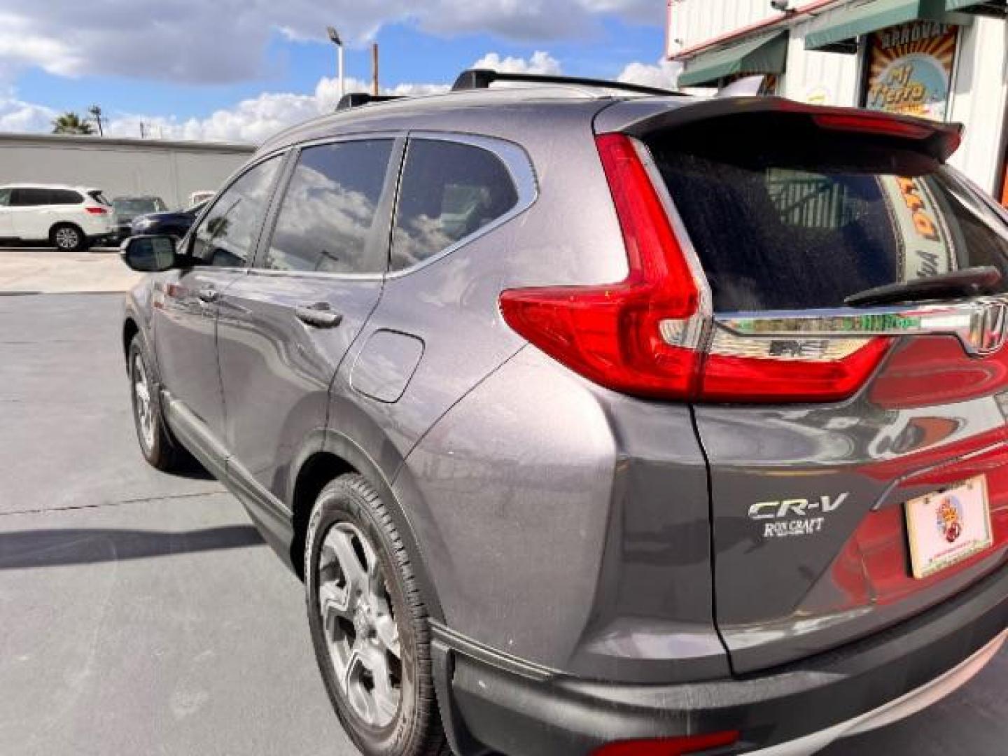 2017 Lunar Silver Metallic /Black Honda CR-V EX-L | EX-L Navi (7FARW1H86HE) with an 1.5L I-4 gasoline direct injection engine, located at 4545 Spencer Hwy., Pasadena, 77504, (832) 266-1645, 29.666037, -95.173775 - Photo#5