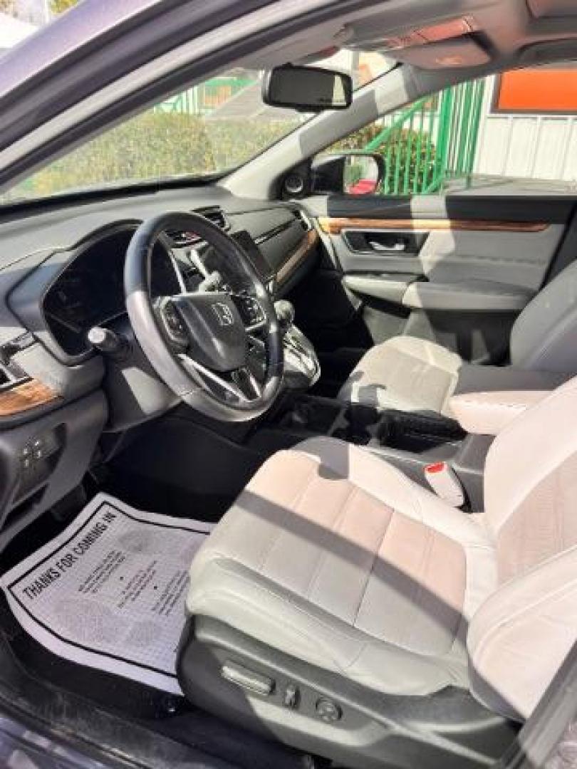 2017 Lunar Silver Metallic /Black Honda CR-V EX-L | EX-L Navi (7FARW1H86HE) with an 1.5L I-4 gasoline direct injection engine, located at 4545 Spencer Hwy., Pasadena, 77504, (832) 266-1645, 29.666037, -95.173775 - Photo#8