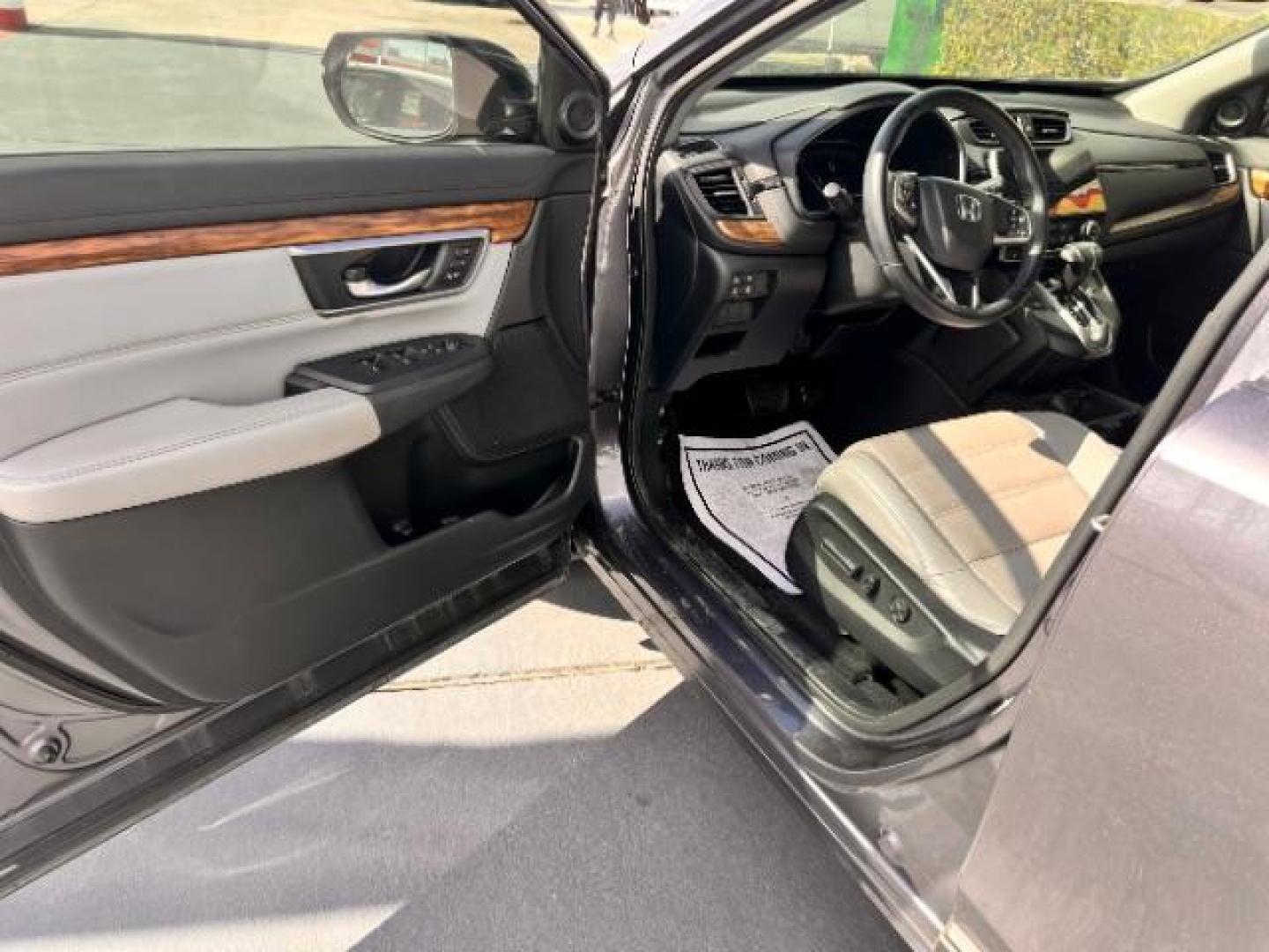 2017 Lunar Silver Metallic /Black Honda CR-V EX-L | EX-L Navi (7FARW1H86HE) with an 1.5L I-4 gasoline direct injection engine, located at 4545 Spencer Hwy., Pasadena, 77504, (832) 266-1645, 29.666037, -95.173775 - Photo#9