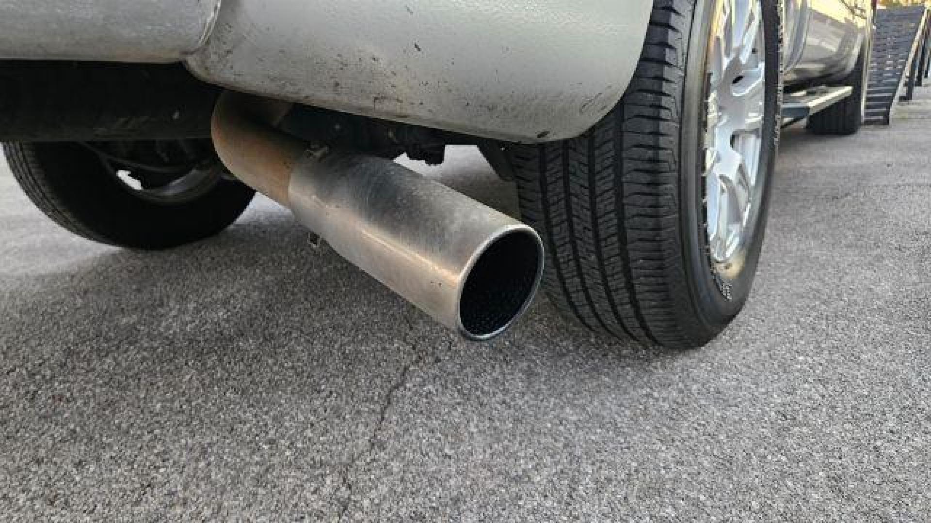 2019 Brilliant Silver Metallic /Black Nissan TITAN SV (1N6AA1EK2KN) with an Endurance 5.6L V-8 gasoline direct injection engine, located at 4545 Spencer Hwy., Pasadena, 77504, (832) 266-1645, 29.666037, -95.173775 - Photo#6