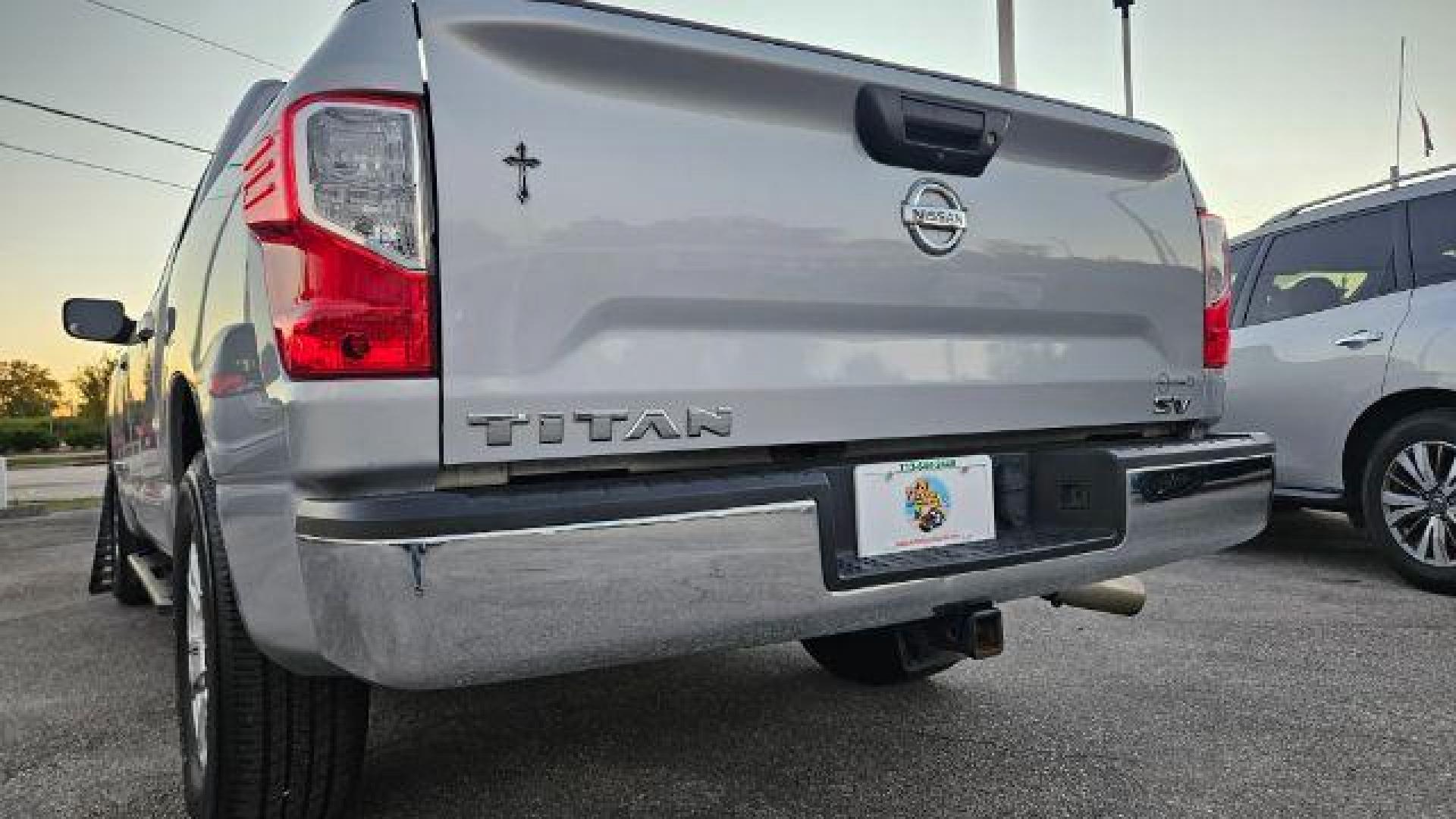 2019 Brilliant Silver Metallic /Black Nissan TITAN SV (1N6AA1EK2KN) with an Endurance 5.6L V-8 gasoline direct injection engine, located at 4545 Spencer Hwy., Pasadena, 77504, (832) 266-1645, 29.666037, -95.173775 - Photo#9