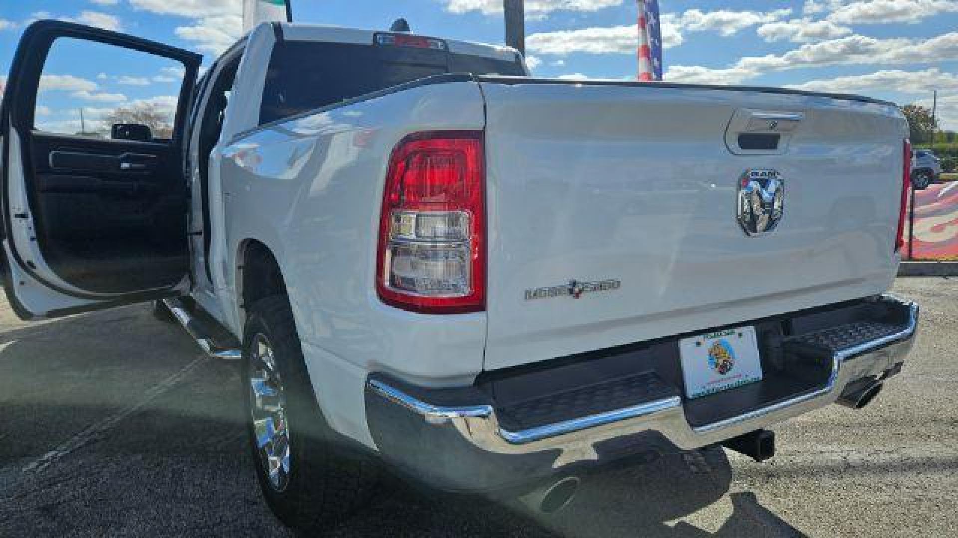 2019 Bright White Clearcoat /Black Ram 1500 Big Horn/Lone Star Crew Cab 4x2 5'7 Box (1C6RREFT0KN) , located at 4545 Spencer Hwy., Pasadena, 77504, (832) 266-1645, 29.666037, -95.173775 - Photo#17