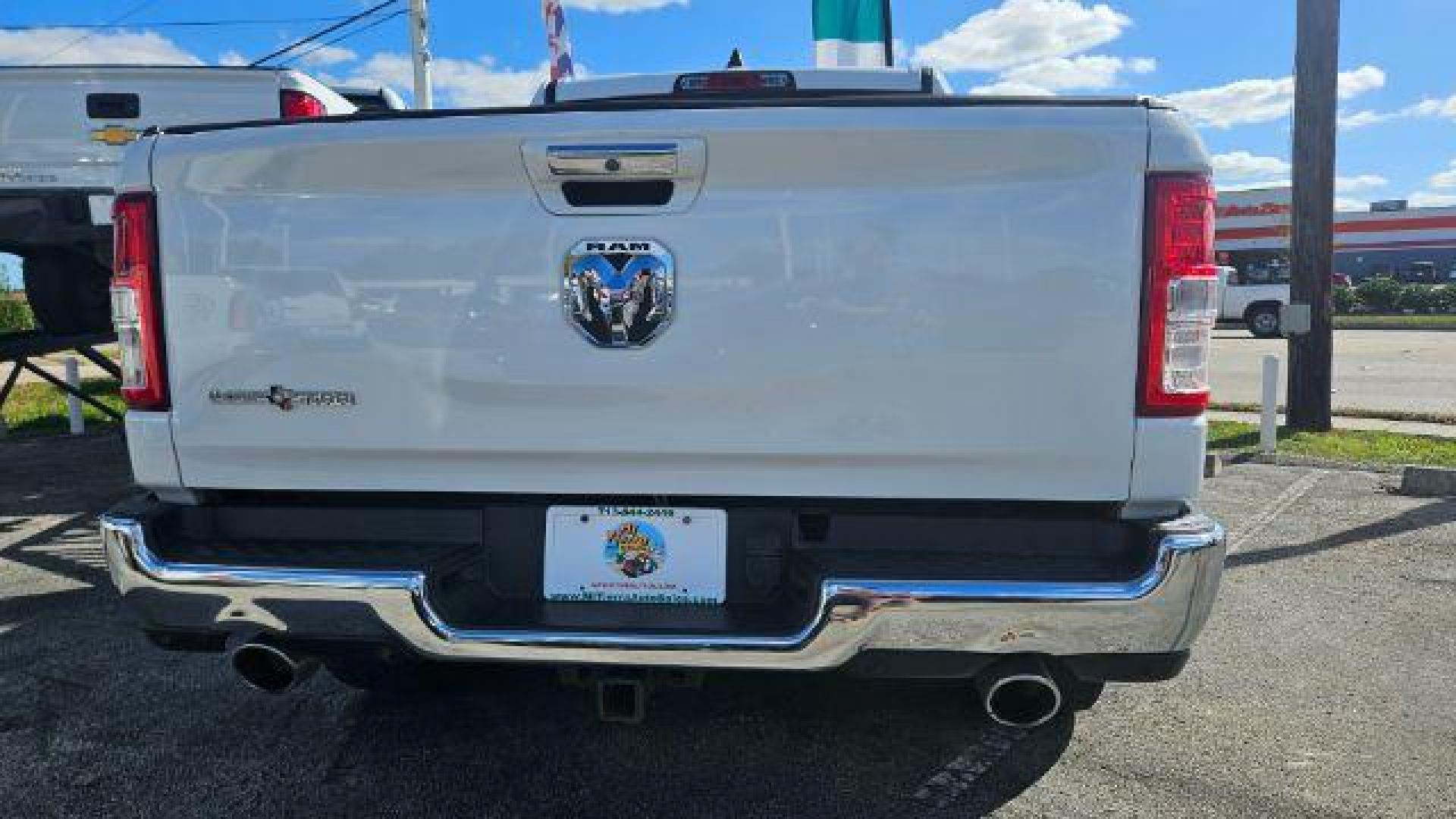 2019 Bright White Clearcoat /Black Ram 1500 Big Horn/Lone Star Crew Cab 4x2 5'7 Box (1C6RREFT0KN) , located at 4545 Spencer Hwy., Pasadena, 77504, (832) 266-1645, 29.666037, -95.173775 - Photo#20