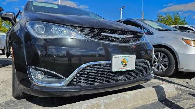 photo of 2017 Chrysler Pacifica Limited