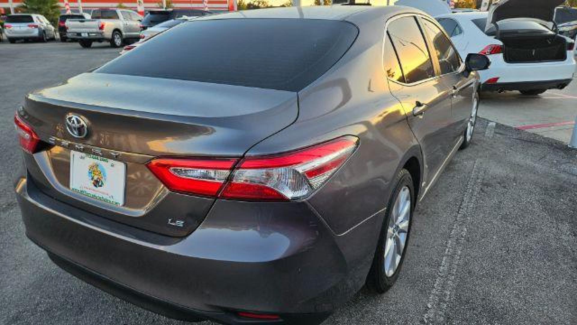 2018 Predawn Gray Mica /Ash Toyota Camry LE (4T1B11HK1JU) with an 2.5L I-4 port/direct injection engine, located at 4545 Spencer Hwy., Pasadena, 77504, (832) 266-1645, 29.666037, -95.173775 - Photo#9