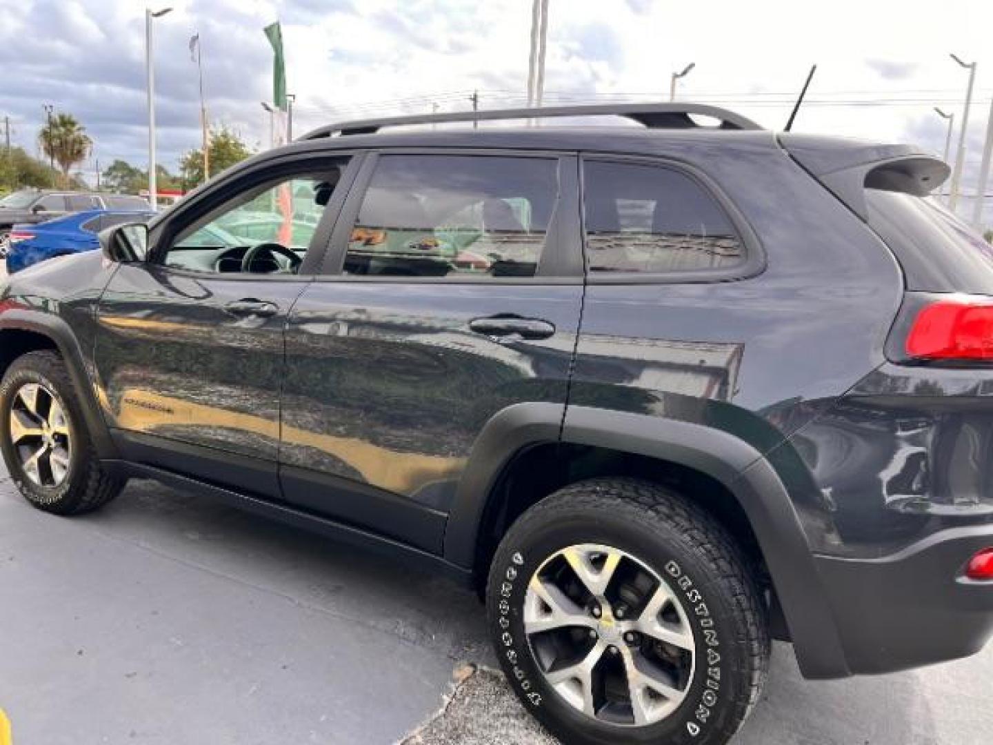 2017 Billet Silver Metallic Clearcoat /Black Jeep Cherokee Trailhawk 4x4 (1C4PJMBB3HW) , located at 4545 Spencer Hwy., Pasadena, 77504, (832) 266-1645, 29.666037, -95.173775 - Photo#1