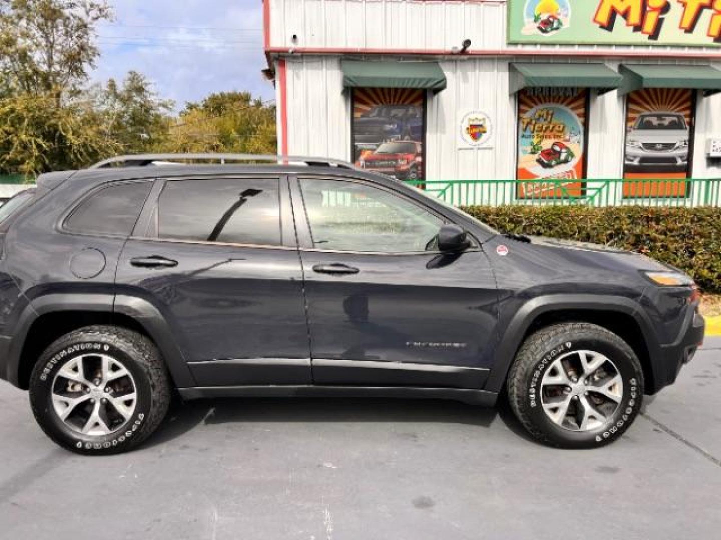 2017 Billet Silver Metallic Clearcoat /Black Jeep Cherokee Trailhawk 4x4 (1C4PJMBB3HW) , located at 4545 Spencer Hwy., Pasadena, 77504, (832) 266-1645, 29.666037, -95.173775 - Photo#2