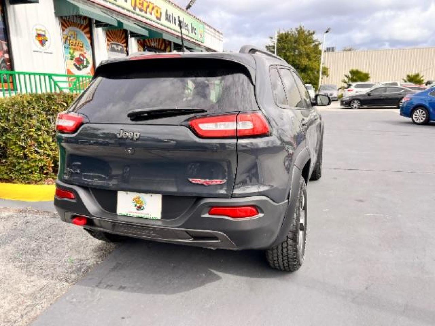 2017 Billet Silver Metallic Clearcoat /Black Jeep Cherokee Trailhawk 4x4 (1C4PJMBB3HW) , located at 4545 Spencer Hwy., Pasadena, 77504, (832) 266-1645, 29.666037, -95.173775 - Photo#3