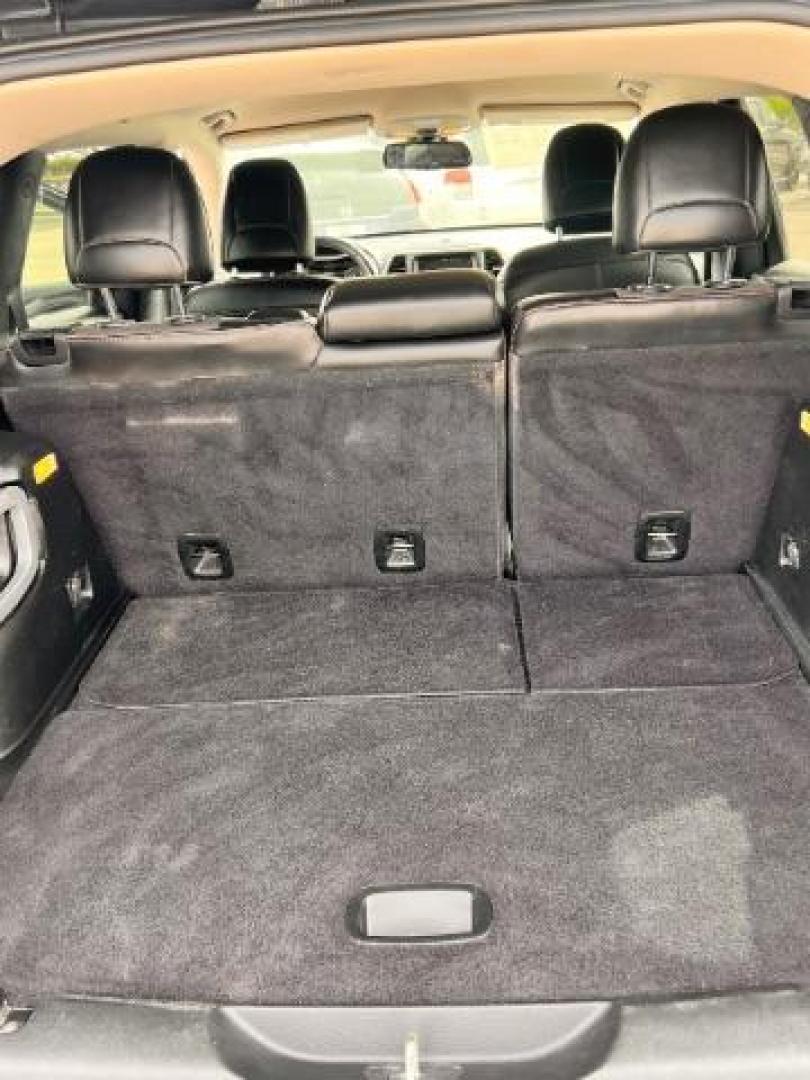 2017 Billet Silver Metallic Clearcoat /Black Jeep Cherokee Trailhawk 4x4 (1C4PJMBB3HW) , located at 4545 Spencer Hwy., Pasadena, 77504, (832) 266-1645, 29.666037, -95.173775 - Photo#7