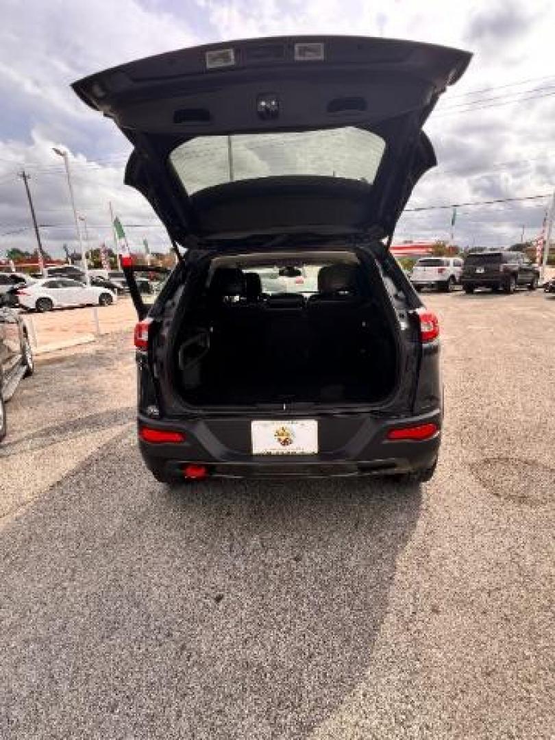 2017 Billet Silver Metallic Clearcoat /Black Jeep Cherokee Trailhawk 4x4 (1C4PJMBB3HW) , located at 4545 Spencer Hwy., Pasadena, 77504, (832) 266-1645, 29.666037, -95.173775 - Photo#12