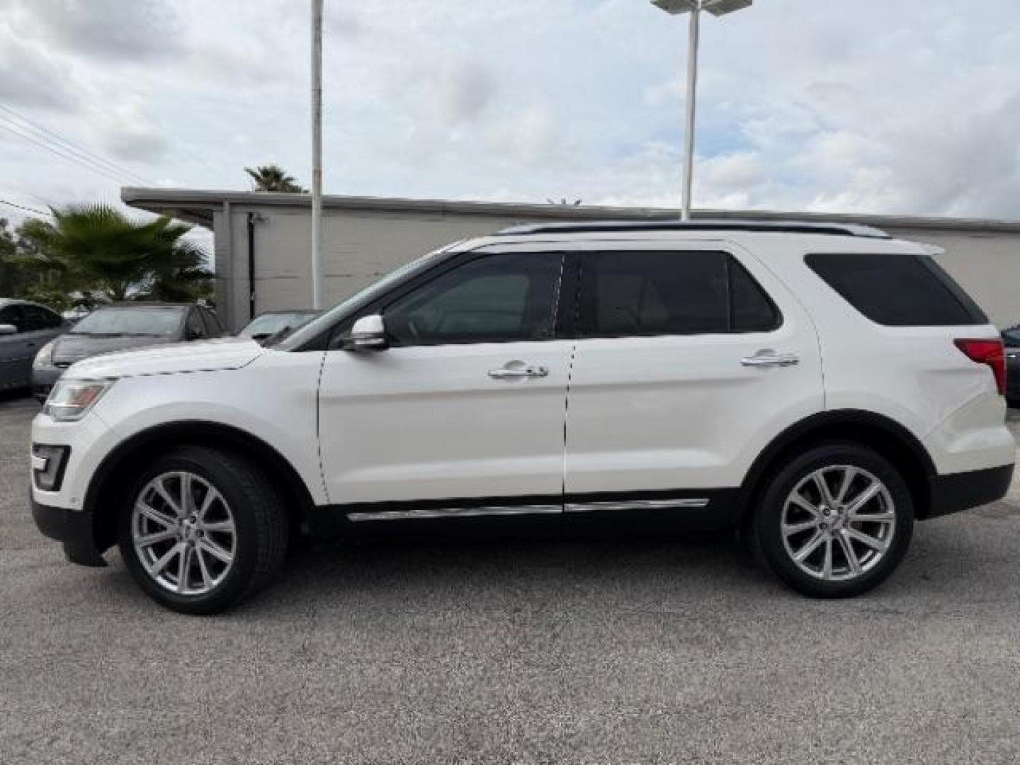 2017 White Platinum Metallic Tri-Coat /Medium Light Camel Ford Explorer Limited (1FM5K7F80HG) with an EcoBoost 2.3L I-4 gasoline direct injection engine, located at 4545 Spencer Hwy., Pasadena, 77504, (832) 266-1645, 29.666037, -95.173775 - Photo#1