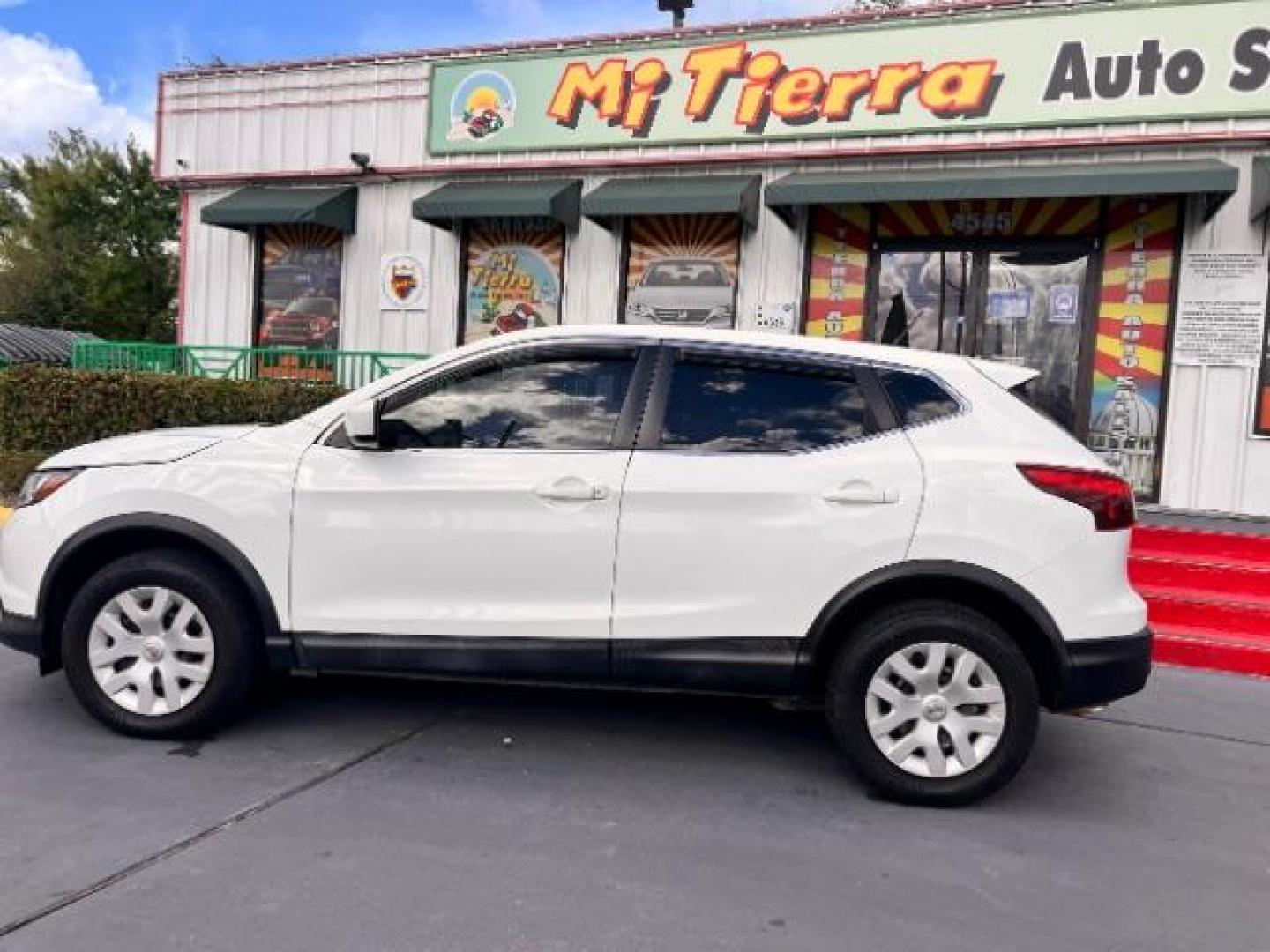 2019 Glacier White /Charcoal Nissan Rogue Sport S (JN1BJ1CP3KW) with an 2L I-4 gasoline direct injection engine, located at 4545 Spencer Hwy., Pasadena, 77504, (832) 266-1645, 29.666037, -95.173775 - Photo#6