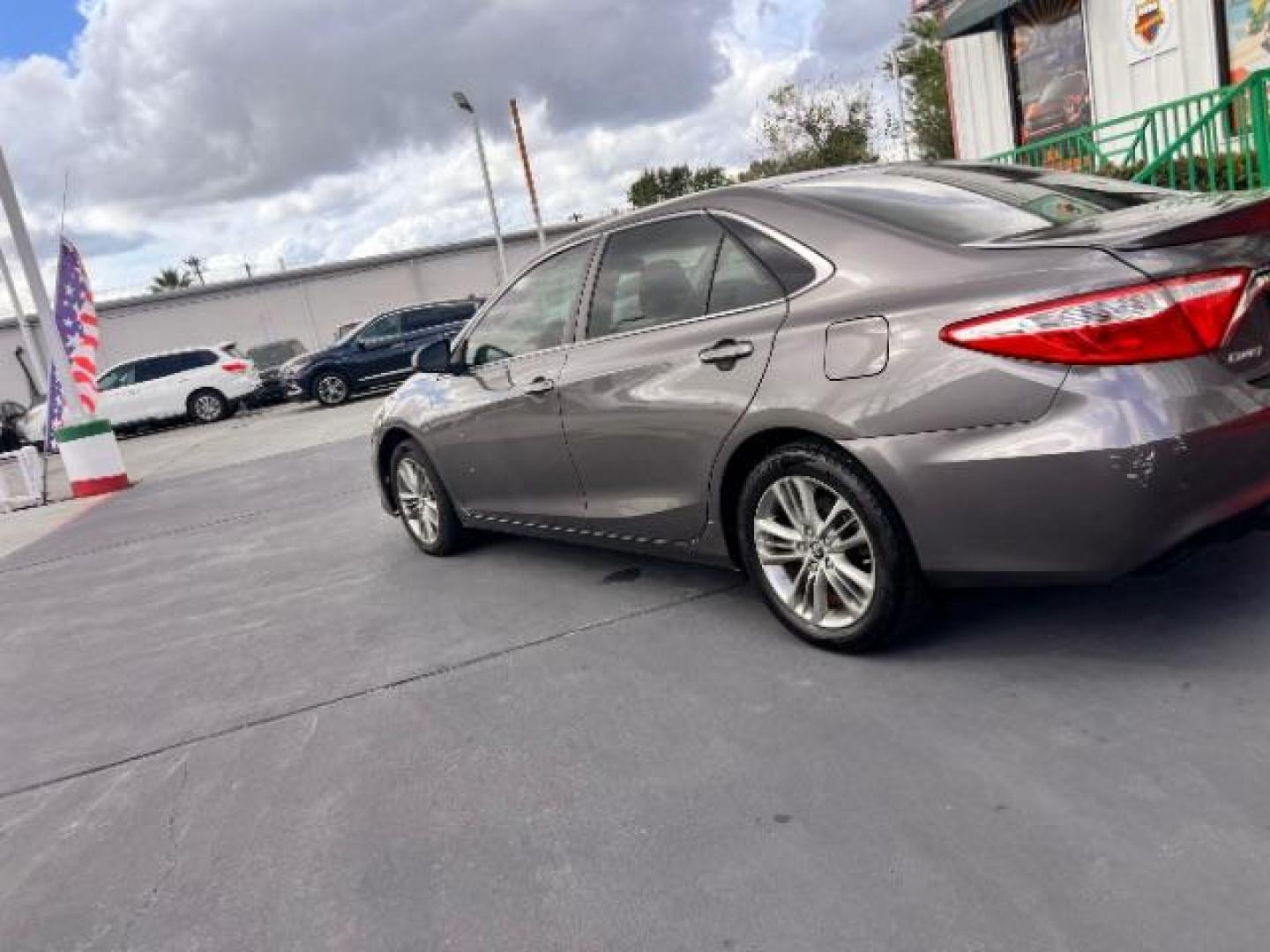 2017 Predawn Gray Mica /Ash/Black Toyota Camry SE (4T1BF1FK9HU) with an 2.5L I-4 DOHC engine, located at 4545 Spencer Hwy., Pasadena, 77504, (832) 266-1645, 29.666037, -95.173775 - Photo#6