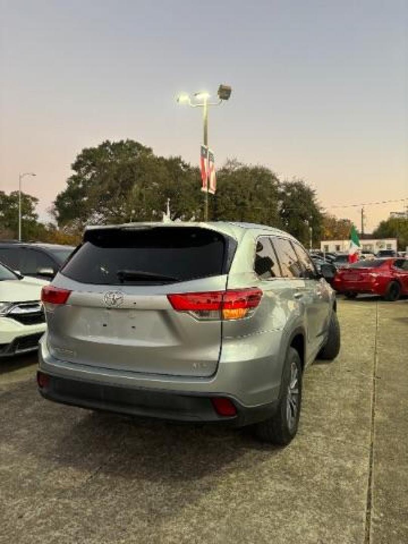 2018 Celestial Silver Metallic Toyota Highlander XLE (5TDKZRFH5JS) with an 3.5L V-6 port/direct injection engine, located at 7935 Gulf Freeway, Houston, 77017, (832) 266-1645, 29.684393, -95.275665 - Photo#3