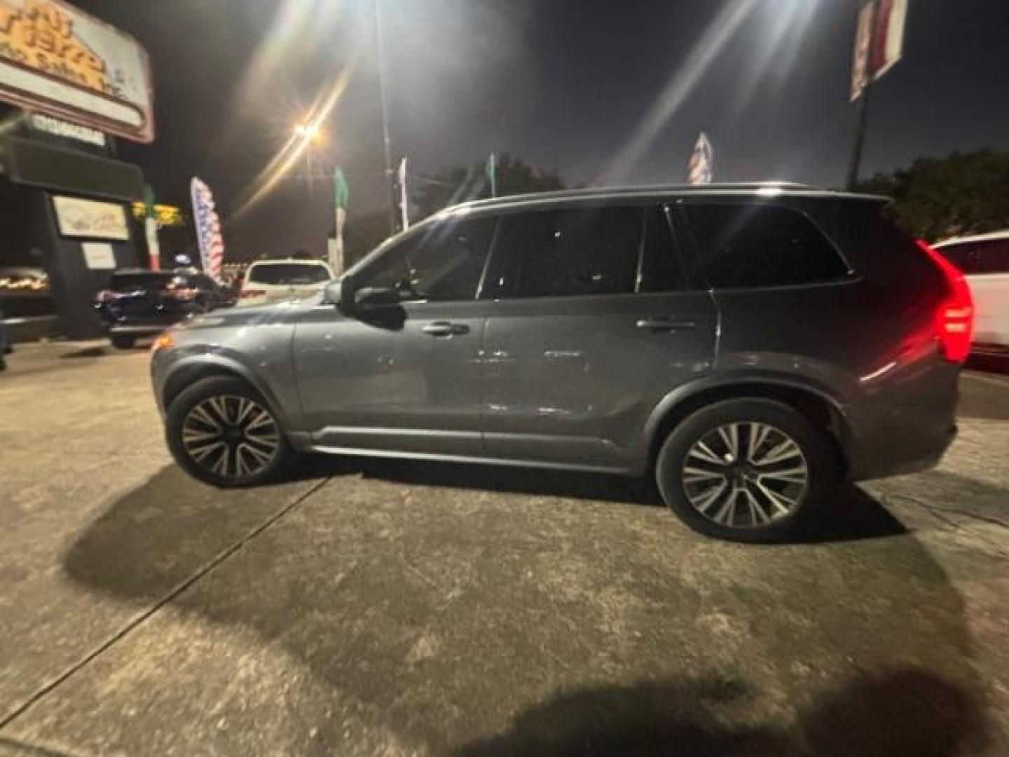 2020 Thunder Grey Metallic /Charcoal Volvo XC90 T5 Momentum 7 Passenger (YV4102PK4L1) with an Drive-E 2L I-4 gasoline direct injection engine, located at 7935 Gulf Freeway, Houston, 77017, (832) 266-1645, 29.684393, -95.275665 - Photo#3