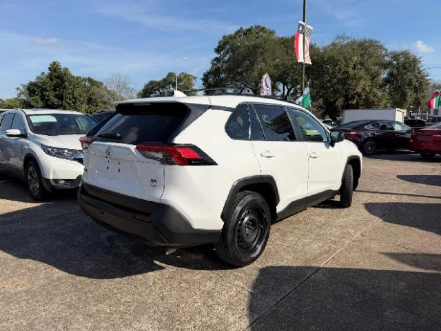 2019 Toyota RAV4 LE (JTMH1RFV9KD) with an Dynamic Force 2.5L I-4 port/direct injection engine, located at 7935 Gulf Freeway, Houston, 77017, (832) 266-1645, 29.684393, -95.275665 - Photo#8