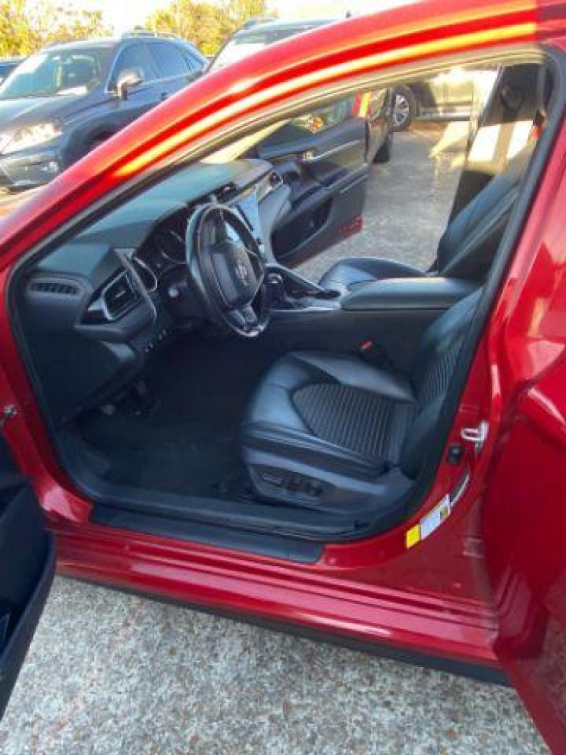 2020 Toyota Camry SE (4T1M11AK1LU) with an Dynamic Force 2.5L I-4 port/direct injection engine, located at 7935 Gulf Freeway, Houston, 77017, (832) 266-1645, 29.684393, -95.275665 - Photo#5