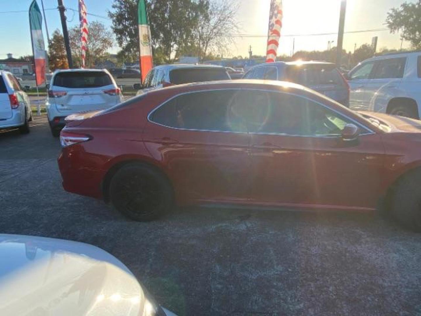 2018 Predawn Gray Mica Toyota Camry SE (4T1B11HK1JU) with an 2.5L I-4 port/direct injection engine, located at 7935 Gulf Freeway, Houston, 77017, (832) 266-1645, 29.684393, -95.275665 - Photo#3