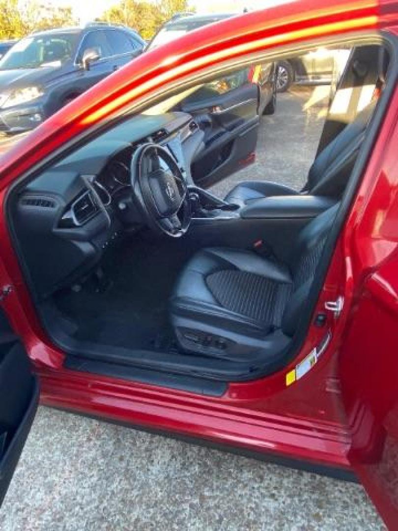 2018 Predawn Gray Mica Toyota Camry SE (4T1B11HK1JU) with an 2.5L I-4 port/direct injection engine, located at 7935 Gulf Freeway, Houston, 77017, (832) 266-1645, 29.684393, -95.275665 - Photo#6