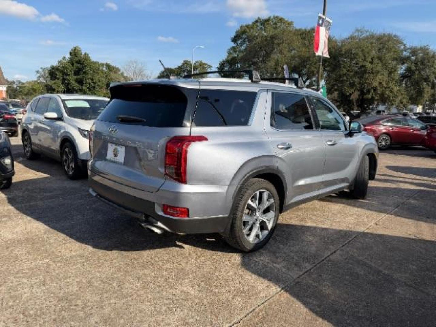 2021 Hyundai Palisade SEL (KM8R34HE7MU) with an Lambda II 3.8L V-6 gasoline direct injection engine, located at 7935 Gulf Freeway, Houston, 77017, (832) 266-1645, 29.684393, -95.275665 - Photo#4