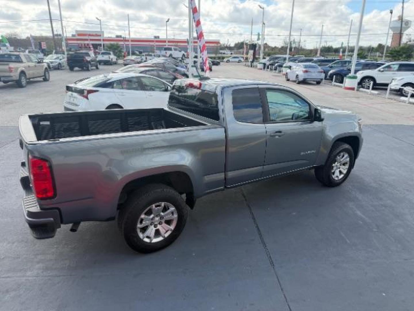 2021 Satin Steel Metallic /Jet Black Chevrolet Colorado 2WD Extended Cab Long Box LT (1GCHSCEA8M1) , located at 4545 Spencer Hwy., Pasadena, 77504, (832) 266-1645, 29.666037, -95.173775 - Photo#3