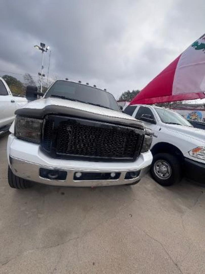 2006 white Ford F-450 Chassis LARIAT (1FDXW47P26E) , located at 7935 Gulf Freeway, Houston, 77017, (832) 266-1645, 29.684393, -95.275665 - Photo#1