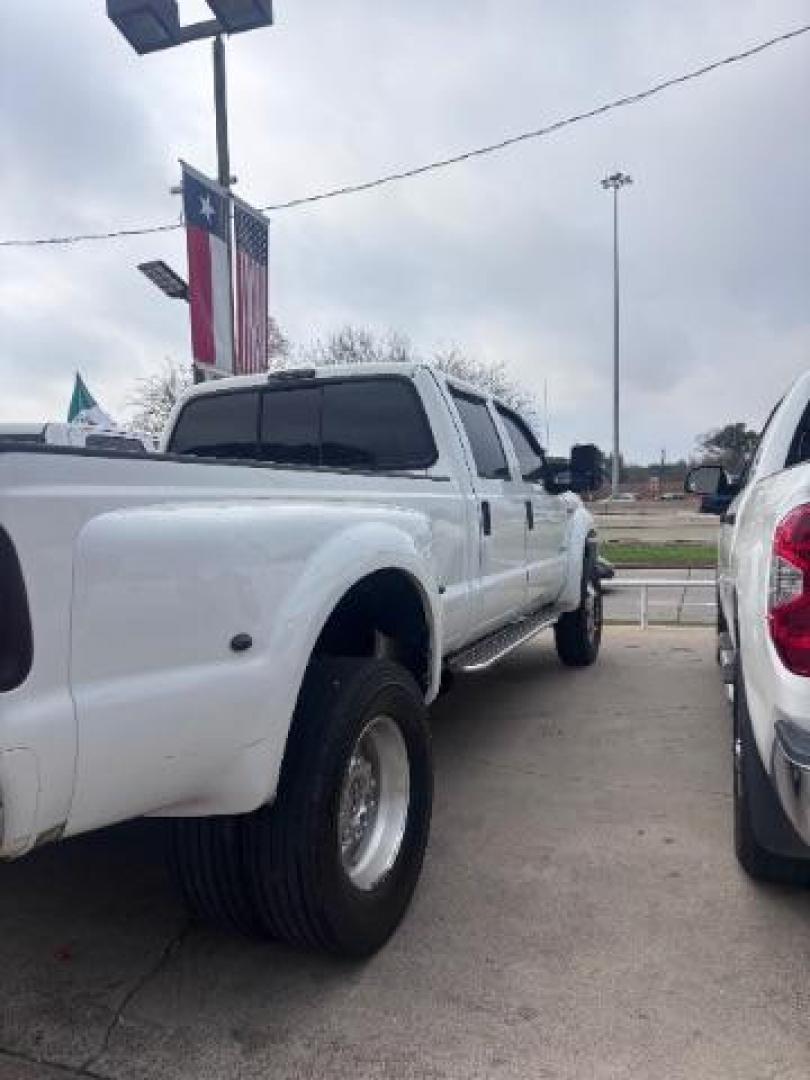 2006 white Ford F-450 Chassis LARIAT (1FDXW47P26E) , located at 7935 Gulf Freeway, Houston, 77017, (832) 266-1645, 29.684393, -95.275665 - Photo#3