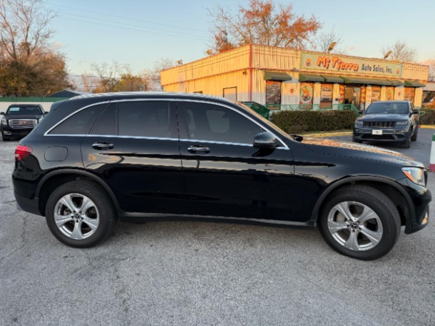 2017 Lunar Blue Metallic Mercedes-Benz GLC GLC 300 (WDC0G4JB6HF) with an 4-Cyl, Turbo, 2.0 Liter engine, Auto, 9-Spd 9G-Tronic transmission, located at 7935 Gulf Freeway, Houston, 77017, (832) 266-1645, 29.684393, -95.275665- Photo#2