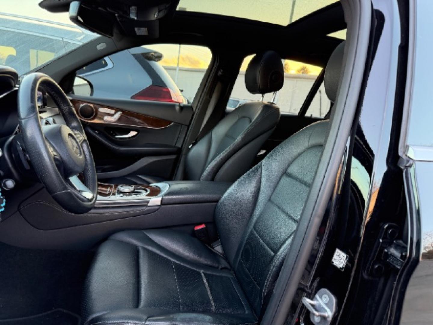 2017 Lunar Blue Metallic Mercedes-Benz GLC GLC 300 (WDC0G4JB6HF) with an 4-Cyl, Turbo, 2.0 Liter engine, Auto, 9-Spd 9G-Tronic transmission, located at 7935 Gulf Freeway, Houston, 77017, (832) 266-1645, 29.684393, -95.275665- Photo#8