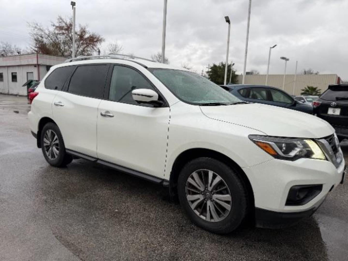 2019 Glacier White /Charcoal Nissan Pathfinder SL (5N1DR2MN9KC) with an 3.5L V-6 gasoline direct injection engine, located at 4545 Spencer Hwy., Pasadena, 77504, (832) 266-1645, 29.666037, -95.173775 - Photo#2