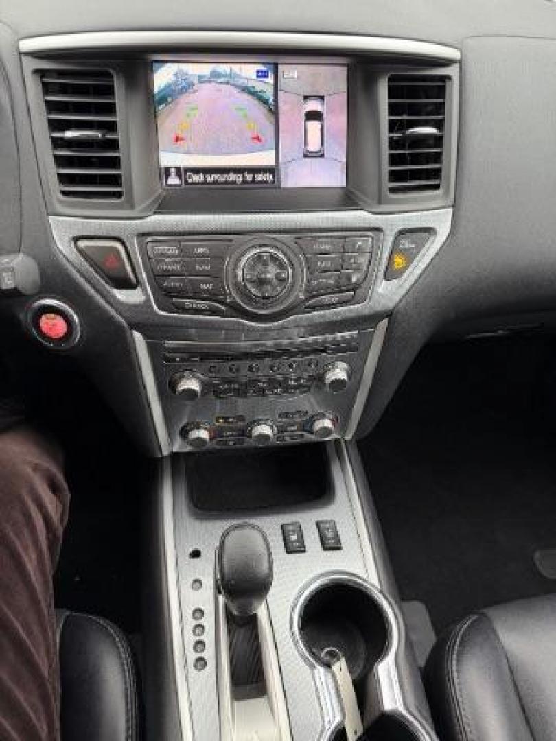 2019 Glacier White /Charcoal Nissan Pathfinder SL (5N1DR2MN9KC) with an 3.5L V-6 gasoline direct injection engine, located at 4545 Spencer Hwy., Pasadena, 77504, (832) 266-1645, 29.666037, -95.173775 - Photo#6