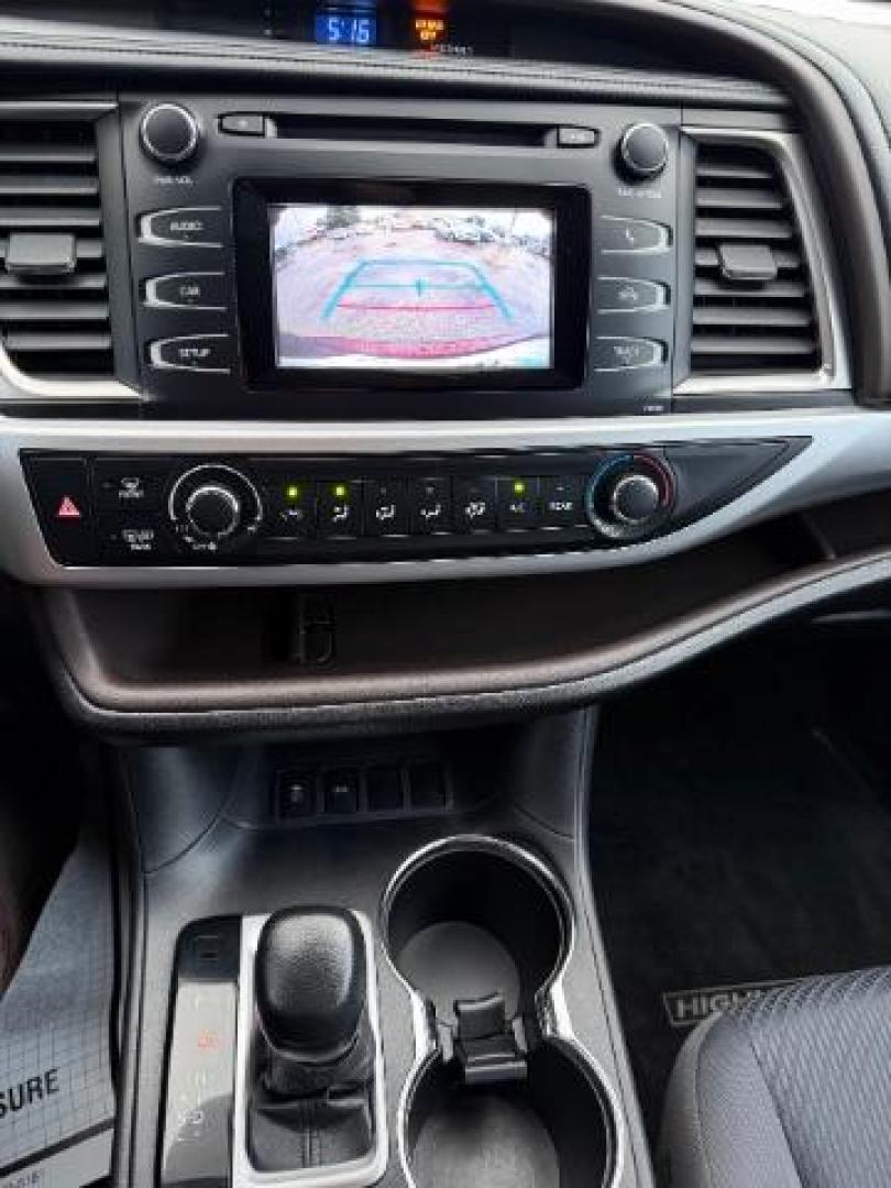 2015 Ooh La La Rouge Mica /Black Toyota Highlander LE (5TDZARFH9FS) with an 2.7L I-4 DOHC engine, located at 4545 Spencer Hwy., Pasadena, 77504, (832) 266-1645, 29.666037, -95.173775 - Photo#6