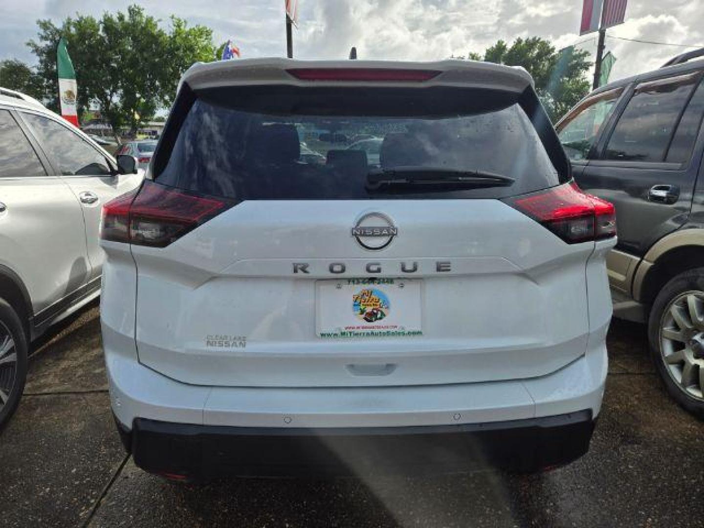 2024 Everest White Pearl Nissan Rogue S FWD (5N1BT3AA7RC) with an VC-Turbo 1.5L I-3 gasoline direct injection engine, located at 7935 Gulf Freeway, Houston, 77017, (832) 266-1645, 29.684393, -95.275665 - Photo#5