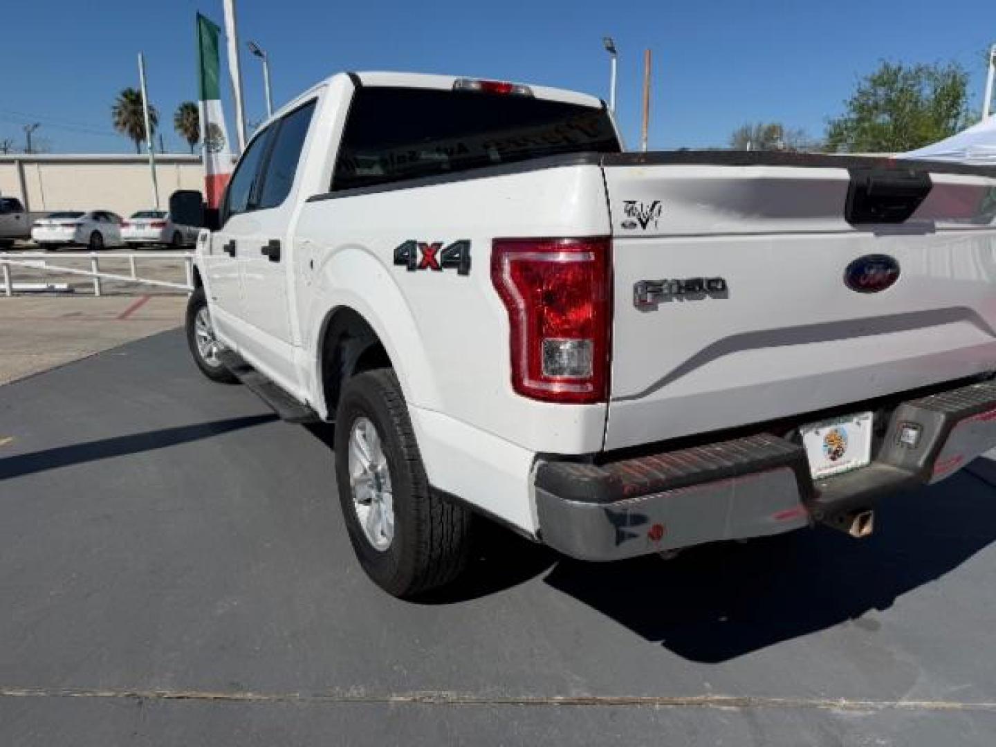 2016 Oxford White /Medium Earth Gray Ford F-150 XLT | XL | LARIAT (1FTEW1EP1GF) , located at 4545 Spencer Hwy., Pasadena, 77504, (832) 266-1645, 29.666037, -95.173775 - Photo#5