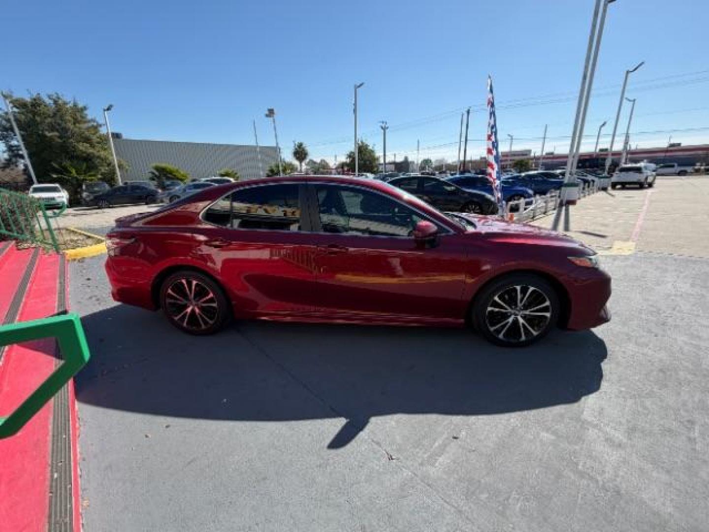 2018 Ruby Flare Pearl /Black Toyota Camry LE | SE | XLE | L (4T1B11HK7JU) with an 2.5L I-4 port/direct injection engine, located at 4545 Spencer Hwy., Pasadena, 77504, (832) 266-1645, 29.666037, -95.173775 - Photo#3