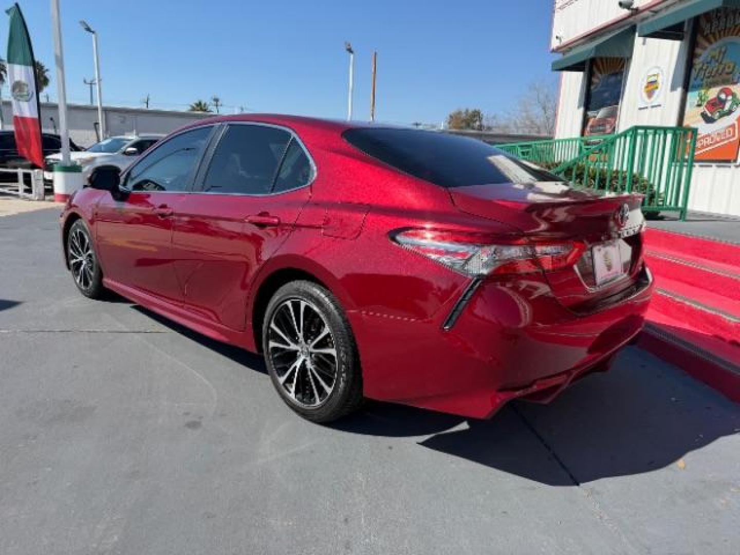 2018 Ruby Flare Pearl /Black Toyota Camry LE | SE | XLE | L (4T1B11HK7JU) with an 2.5L I-4 port/direct injection engine, located at 4545 Spencer Hwy., Pasadena, 77504, (832) 266-1645, 29.666037, -95.173775 - Photo#5