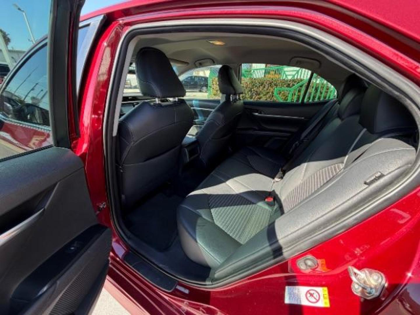 2018 Ruby Flare Pearl /Black Toyota Camry LE | SE | XLE | L (4T1B11HK7JU) with an 2.5L I-4 port/direct injection engine, located at 4545 Spencer Hwy., Pasadena, 77504, (832) 266-1645, 29.666037, -95.173775 - Photo#7