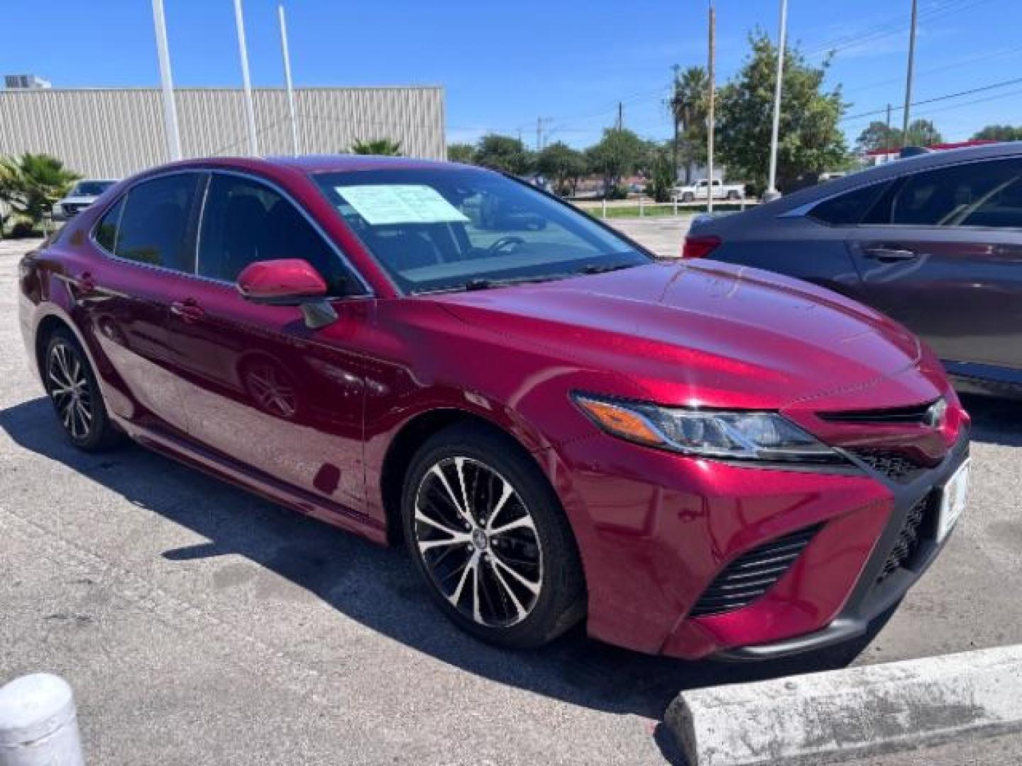 2018 Ruby Flare Pearl /Black Toyota Camry SE (4T1B11HK7JU) with an 2.5L I-4 port/direct engine, located at 4545 Spencer Hwy., Pasadena, 77504, (832) 266-1645, 29.666037, -95.173775 - Photo#0