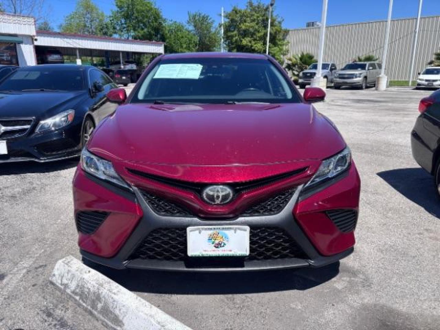 2018 Ruby Flare Pearl /Black Toyota Camry SE (4T1B11HK7JU) with an 2.5L I-4 port/direct engine, located at 4545 Spencer Hwy., Pasadena, 77504, (832) 266-1645, 29.666037, -95.173775 - Photo#1