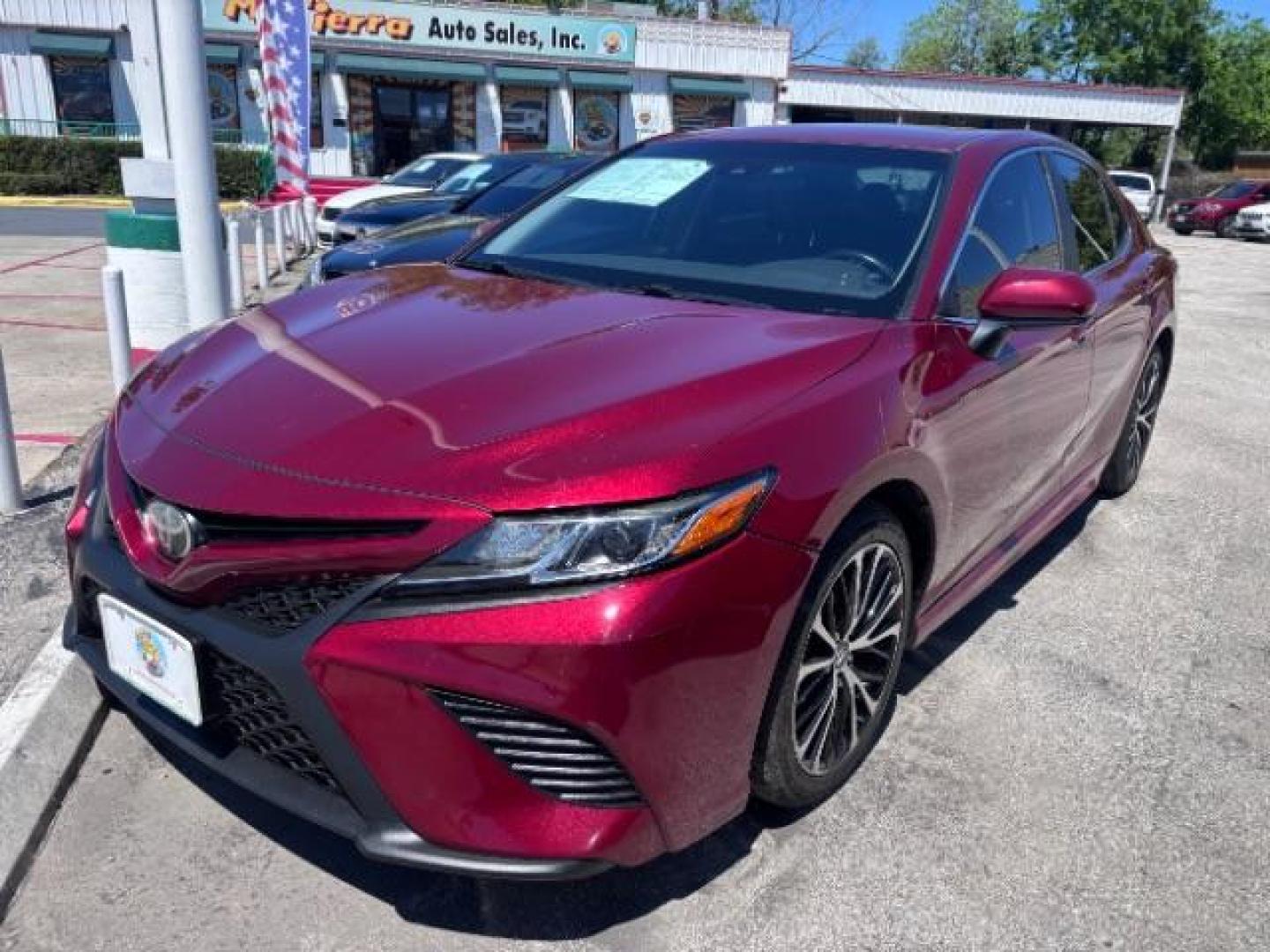 2018 Ruby Flare Pearl /Black Toyota Camry SE (4T1B11HK7JU) with an 2.5L I-4 port/direct engine, located at 4545 Spencer Hwy., Pasadena, 77504, (832) 266-1645, 29.666037, -95.173775 - Photo#2